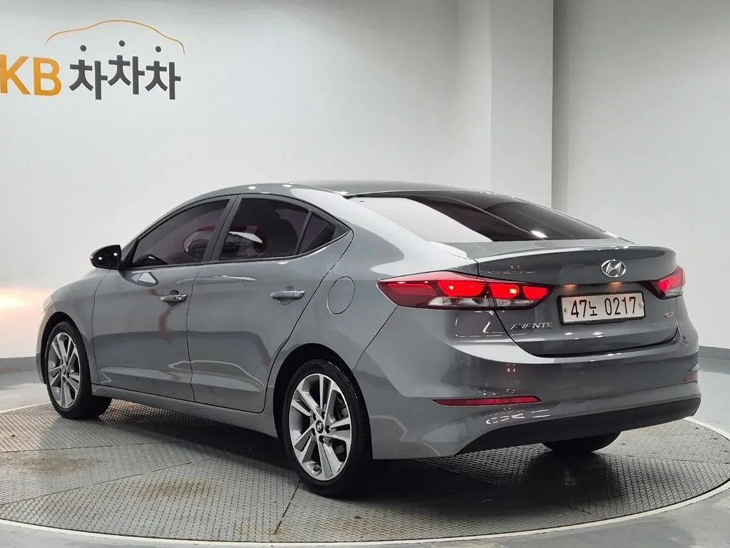Hyundai Avante 2017 photo 2