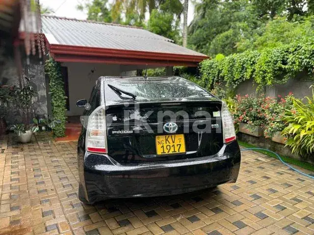 Toyota Prius 2011 photo 2