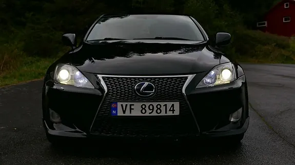 Lexus Is220D 2006 photo 4