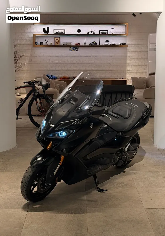 Yamaha Tmax 560