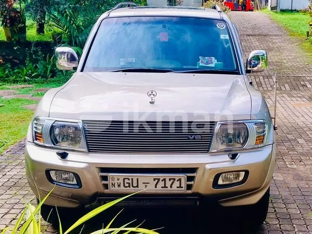 Mitsubishi Montero 2002 photo 2
