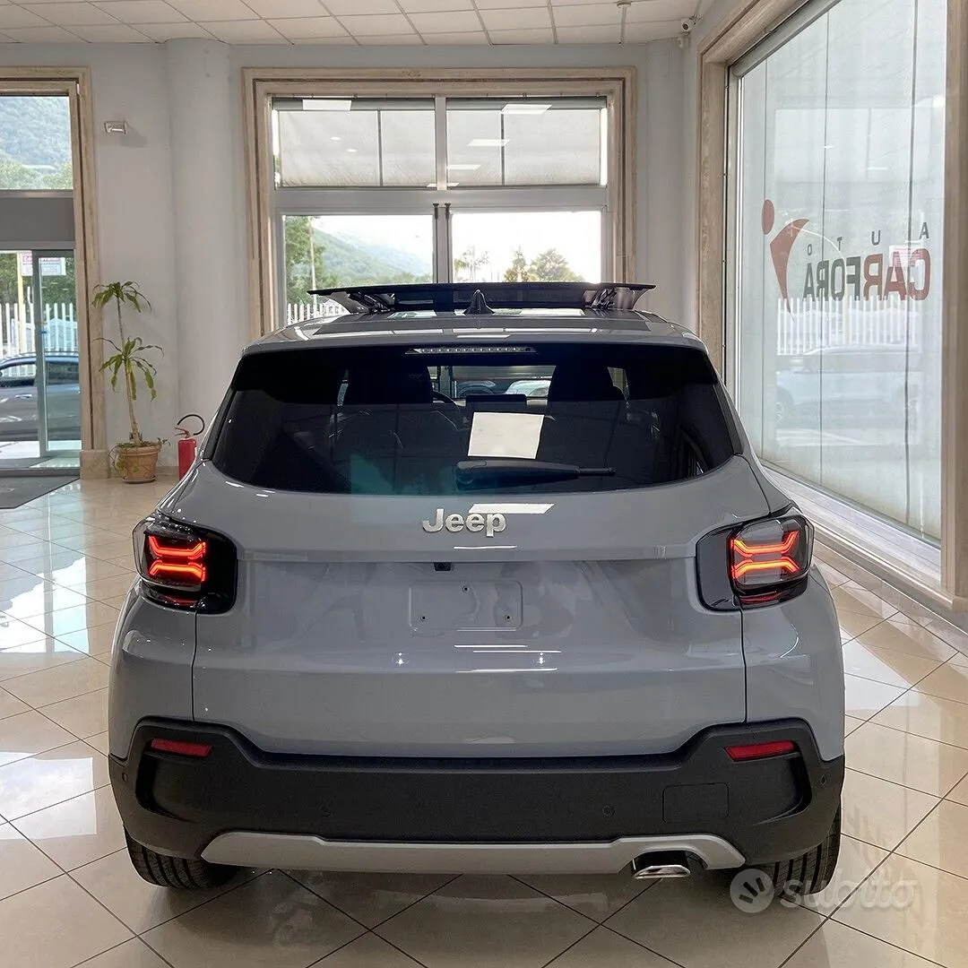 Jeep Avenger Summit 2026 photo 4