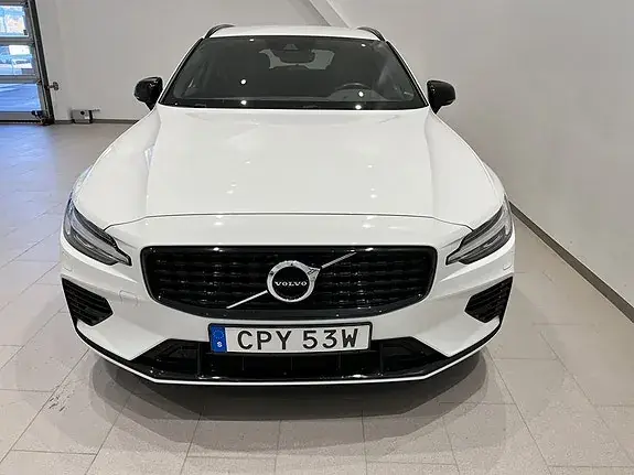 Volvo V60 2022 photo 2