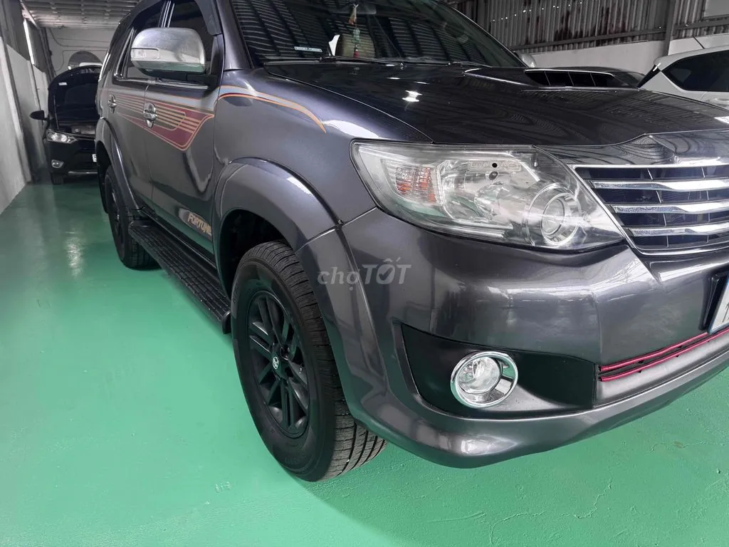 Toyota Fortuner 2014 photo 2