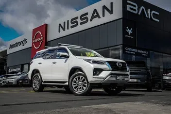 Toyota Fortuner 2023 photo 2