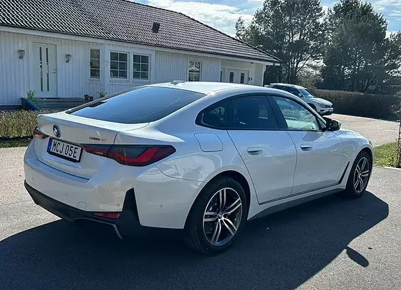 BMW I4 2024 photo 5