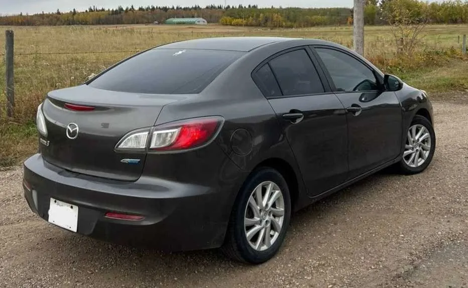 Mazda Mazda3 2012 photo 4