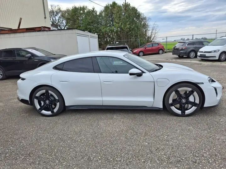 Porsche Taycan 2020 photo 3