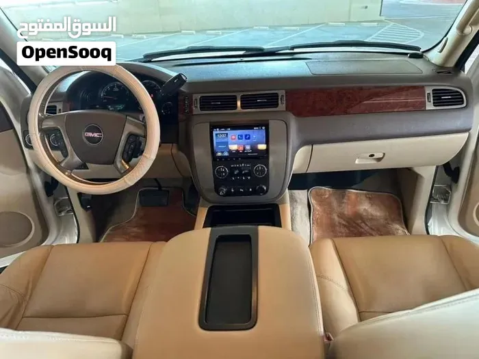 GMC Yukon 2010 photo 2