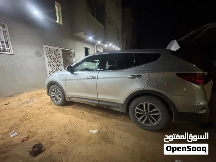 Hyundai Santa Fe 2017 photo 2