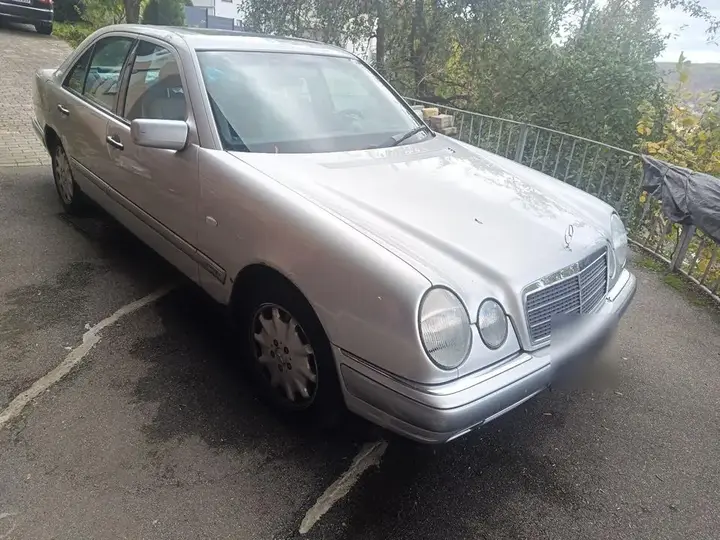 Mercedes-Benz E 320