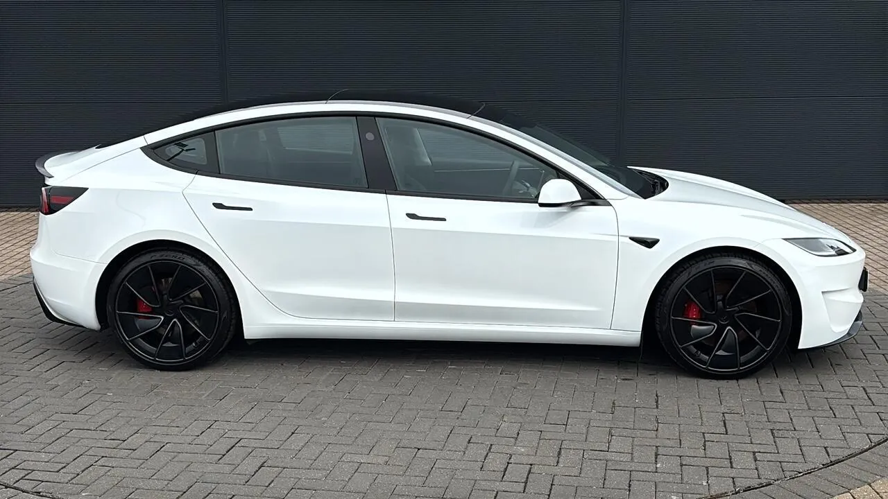 Tesla Model 3 2025 photo 4