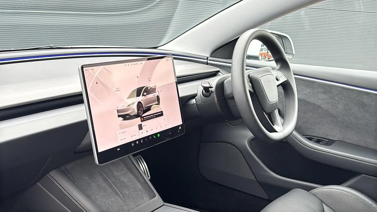 Tesla Model 3 2025 photo 2