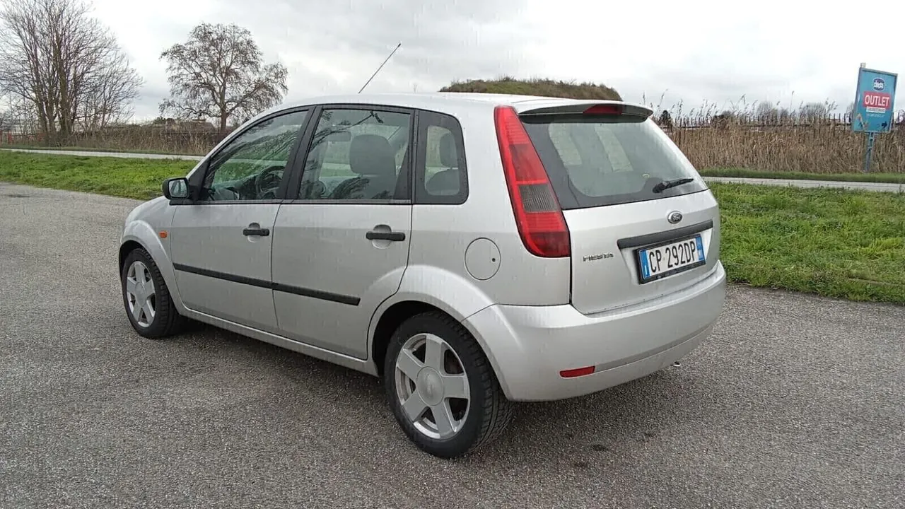 Ford Fiesta 2004 photo 4