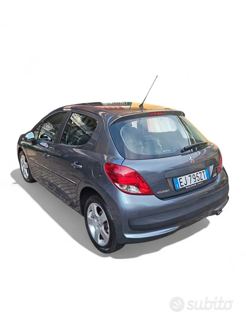 Peugeot 207 2011 photo 3