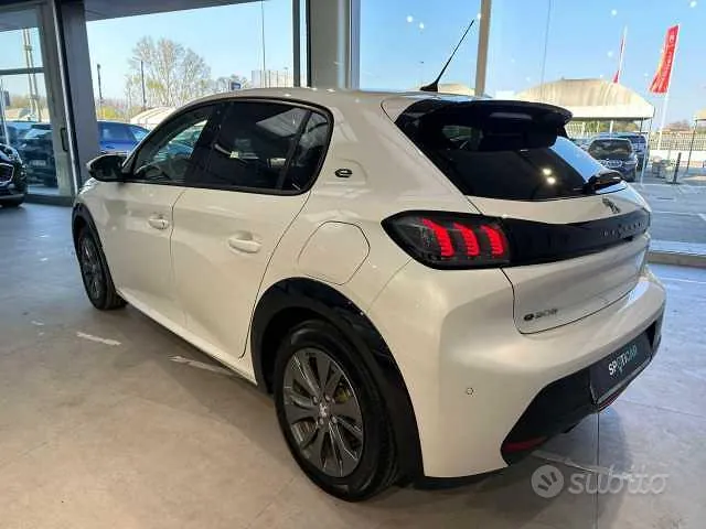 Peugeot 208 2021 photo 2