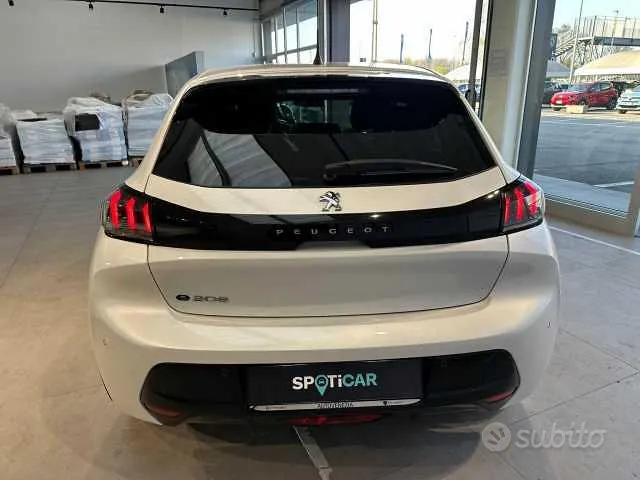Peugeot 208 2021 photo 3
