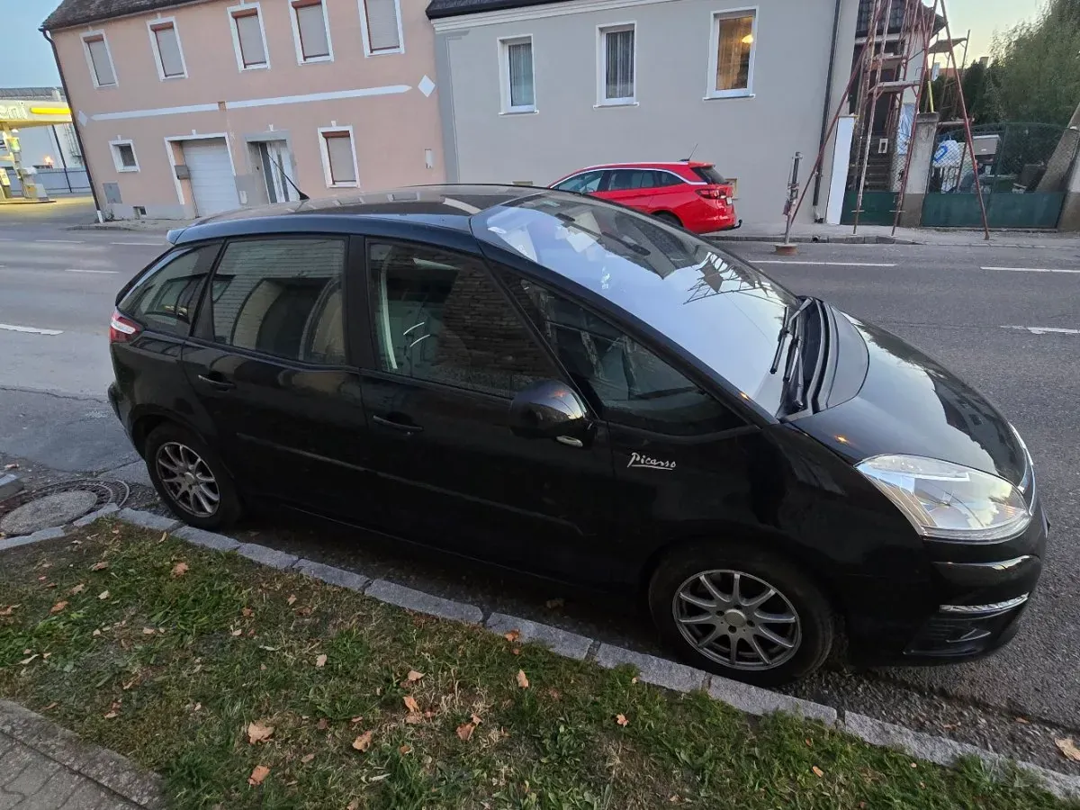 Citroen C4 Picasso 2011 photo 2