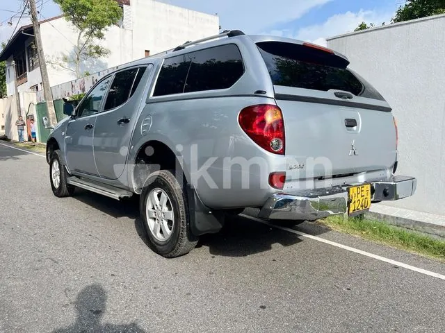 Mitsubishi L200 2011 photo 3