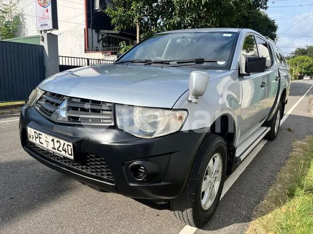 Mitsubishi L200 2011 photo 2