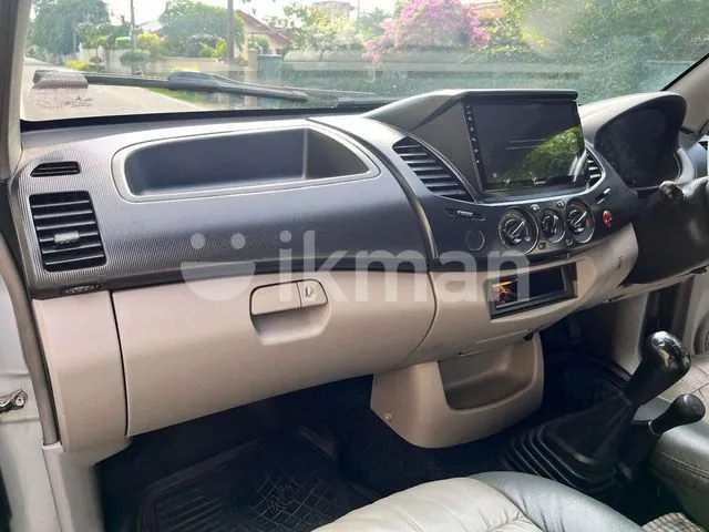 Mitsubishi L200 2011 photo 4