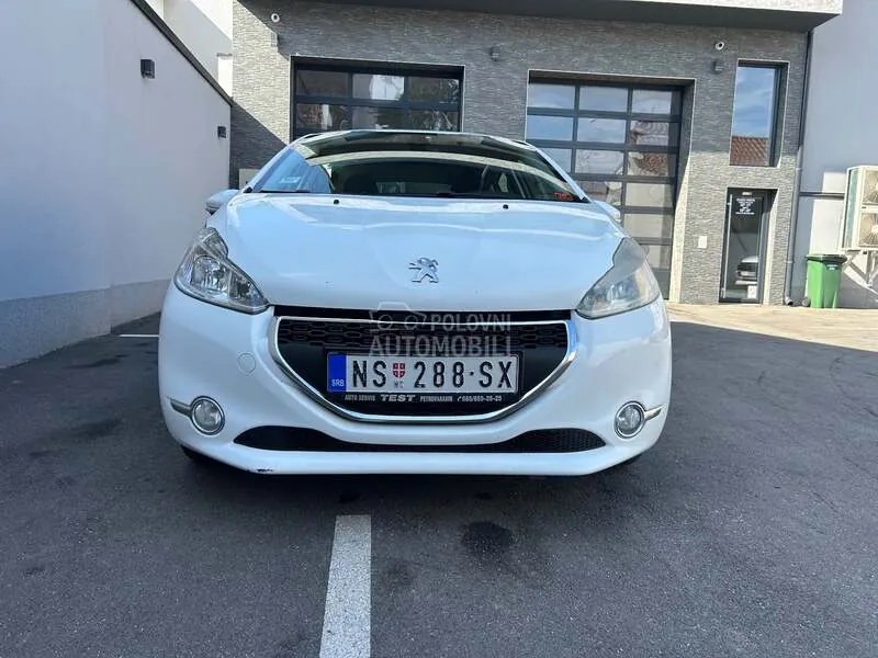 Peugeot 208 2015 photo 2