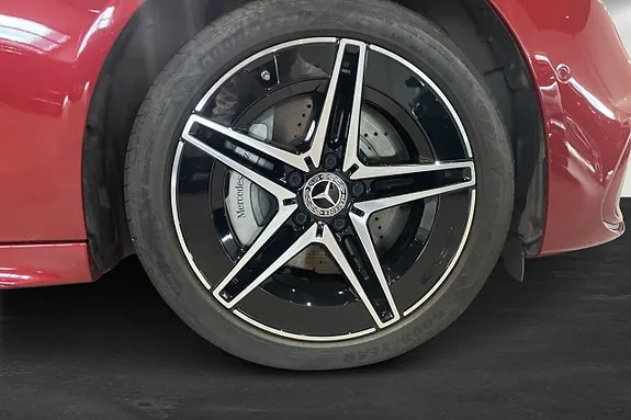 Mercedes-Benz C300E 2024 photo 5
