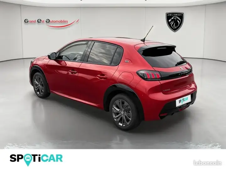 Peugeot 208 2023 photo 3