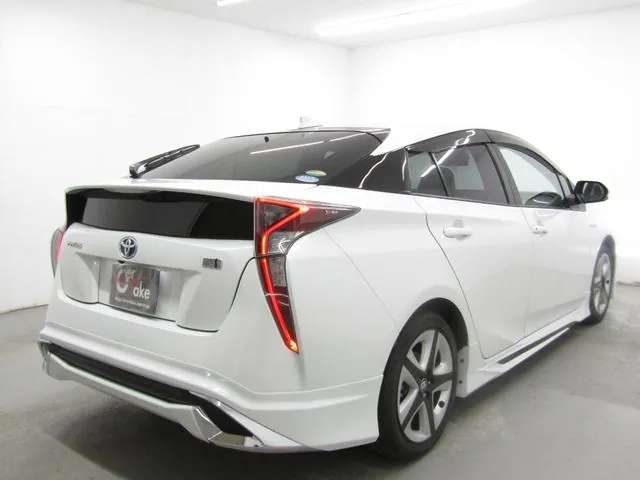Toyota Prius 2017 photo 3
