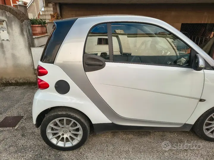 Smart Fortwo 2010 photo 3