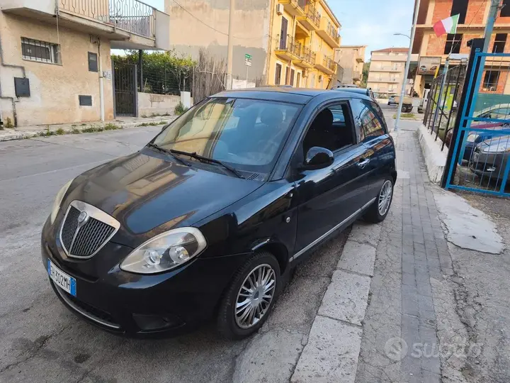 Lancia Ypsilon