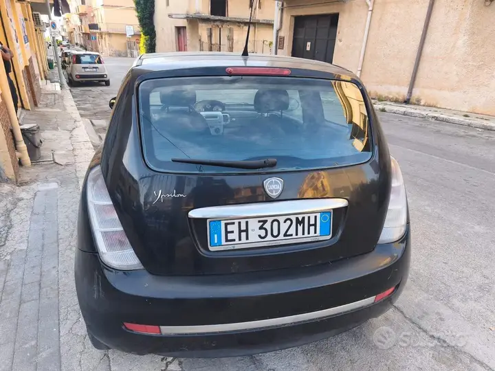 Lancia Ypsilon 2011 photo 2
