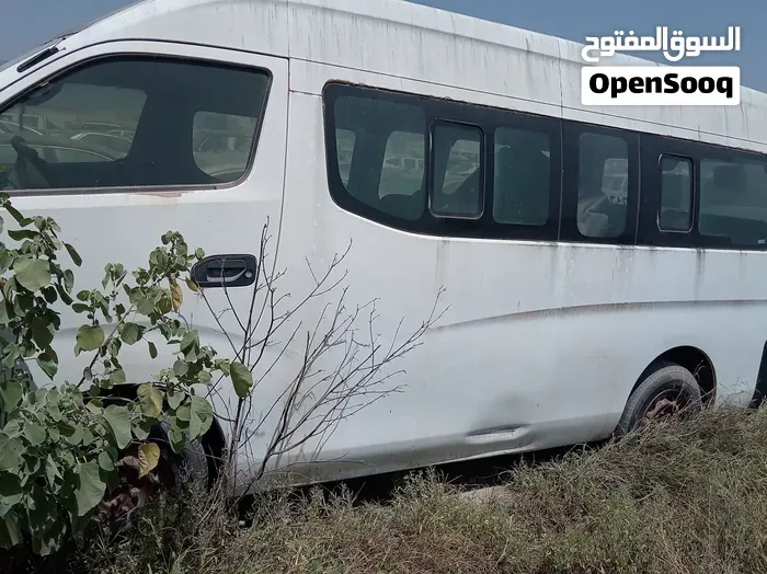 Nissan Urvan 2015 photo 2