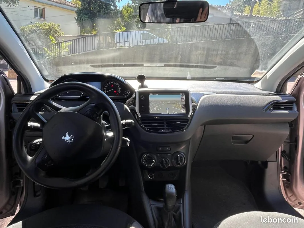 Peugeot 208 2013 photo 3