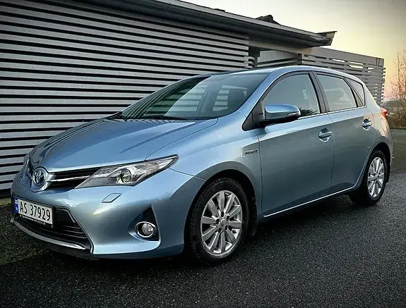 Toyota Auris 2013 photo 2