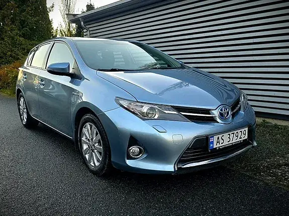 Toyota Auris 2013 photo 3