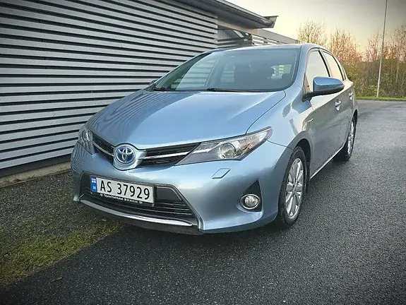 Toyota Auris 2013 photo 5