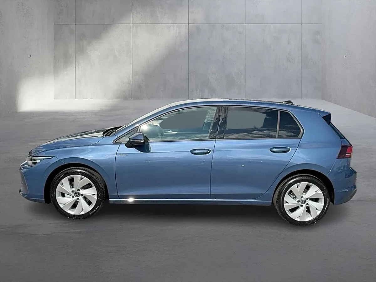 Volkswagen Golf 2026 photo 2