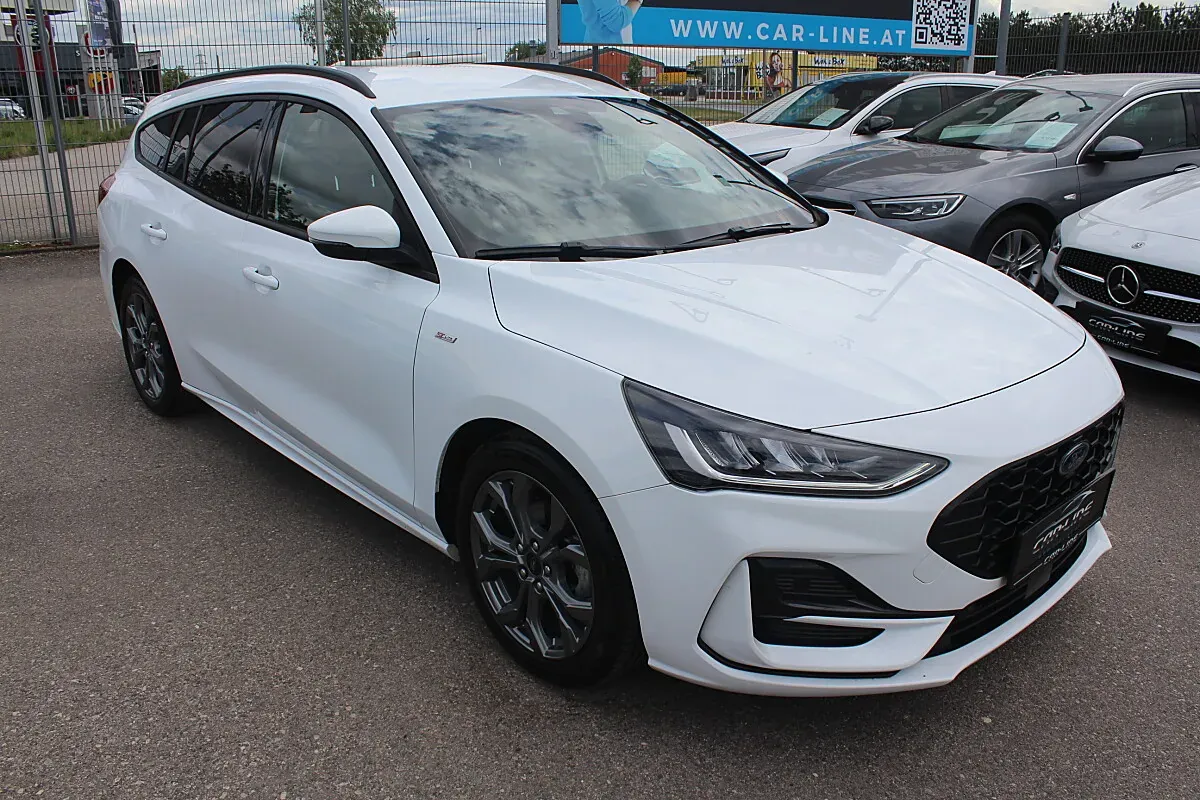 Ford Focus 2023 photo 3