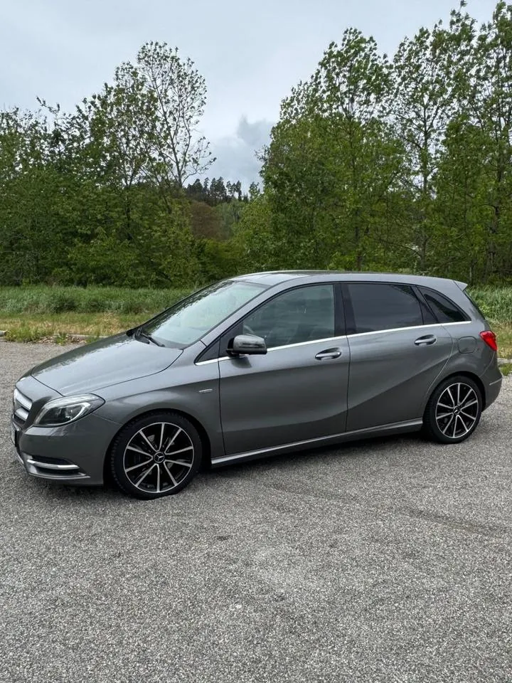 Mercedes-Benz B 200