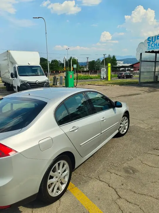 Renault Laguna 2009 photo 2