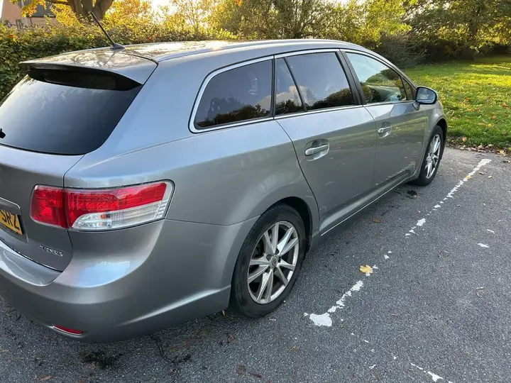 Toyota Avensis 2011 photo 4
