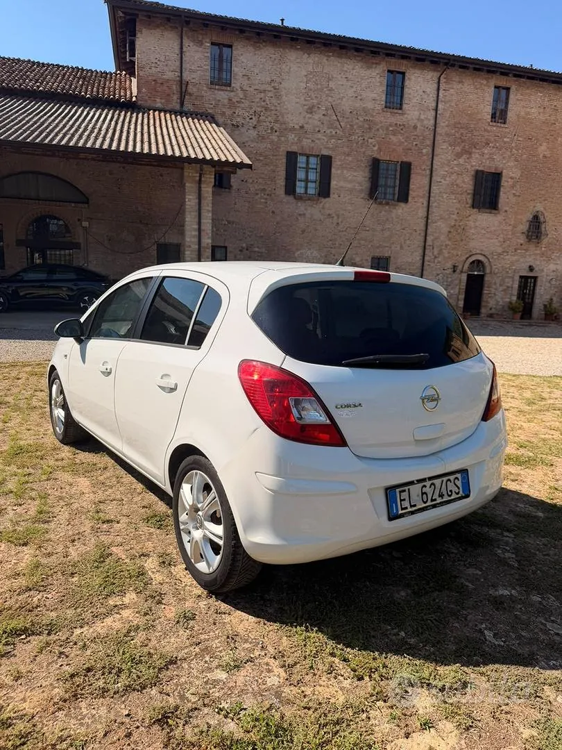 Opel Corsa 2012 photo 3