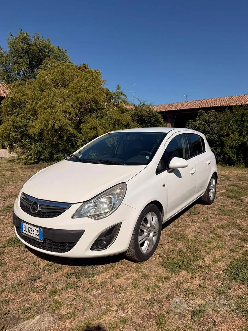 Opel Corsa 2012 photo 2