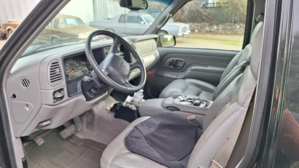 GMC Yukon 1999 photo 2