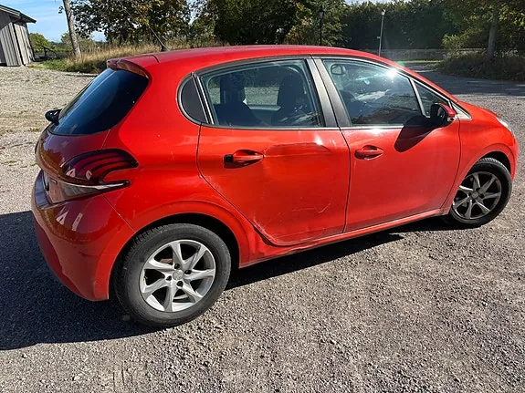 Peugeot 208 2015 photo 4