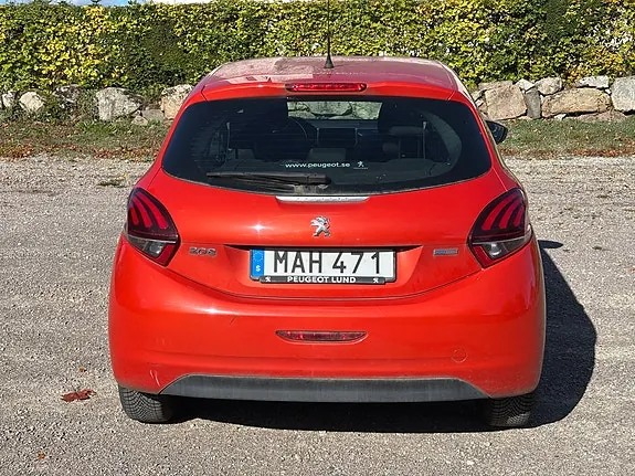 Peugeot 208 2015 photo 3