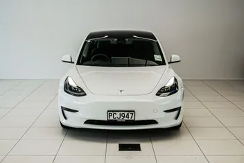 Tesla Model 3 2022 photo 3
