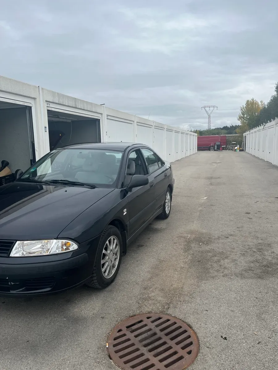 Mitsubishi Carisma 2005 photo 2