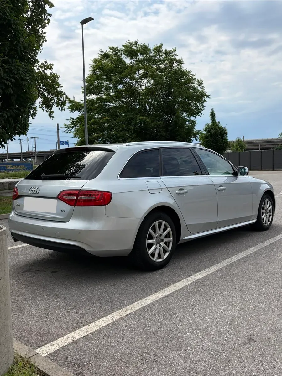 Audi A4 2012 photo 3